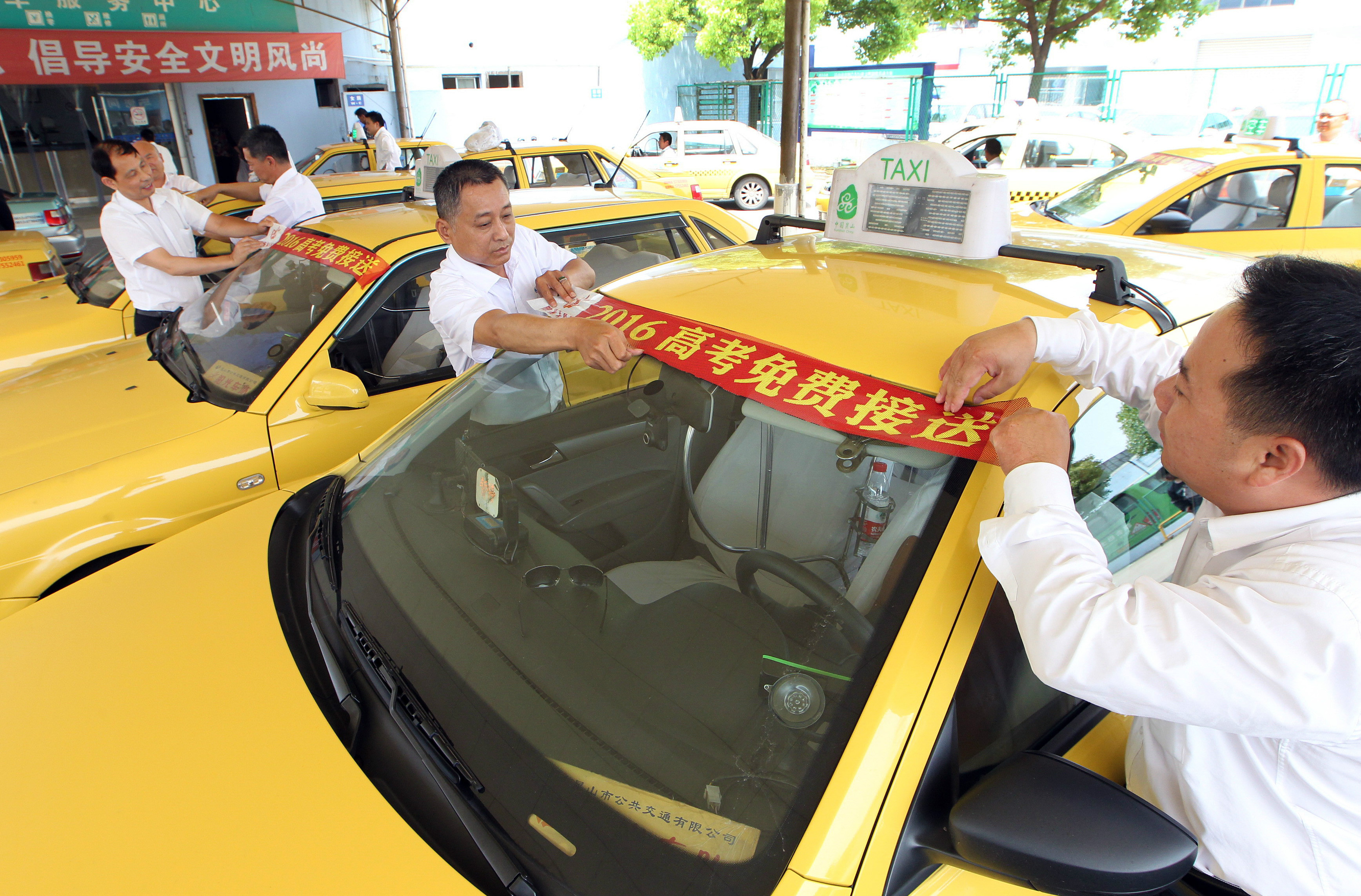 38辆高考车.jpg 38辆高考车.jpg