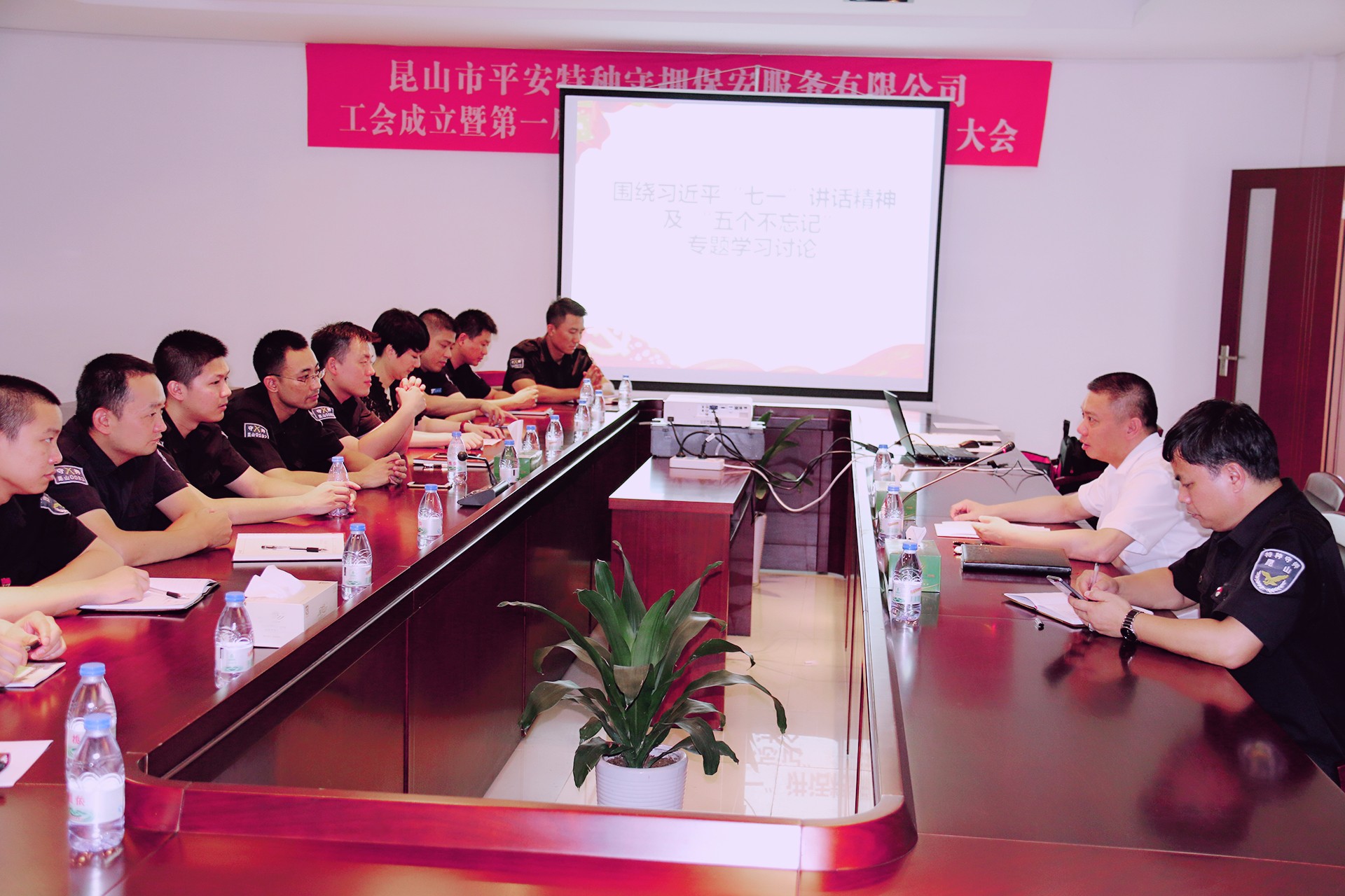 守押“两学一做”讨论-改.jpg 守押“两学一做”讨论-改.jpg
