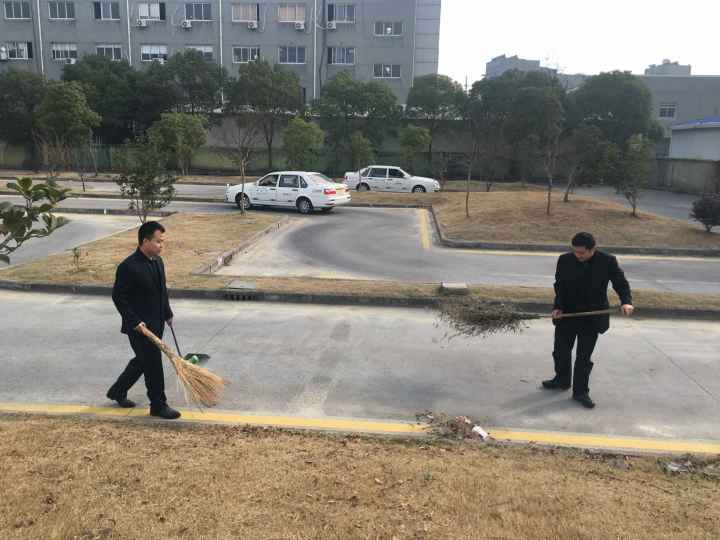 驾培中心开展卫生责任包干活动1.jpg