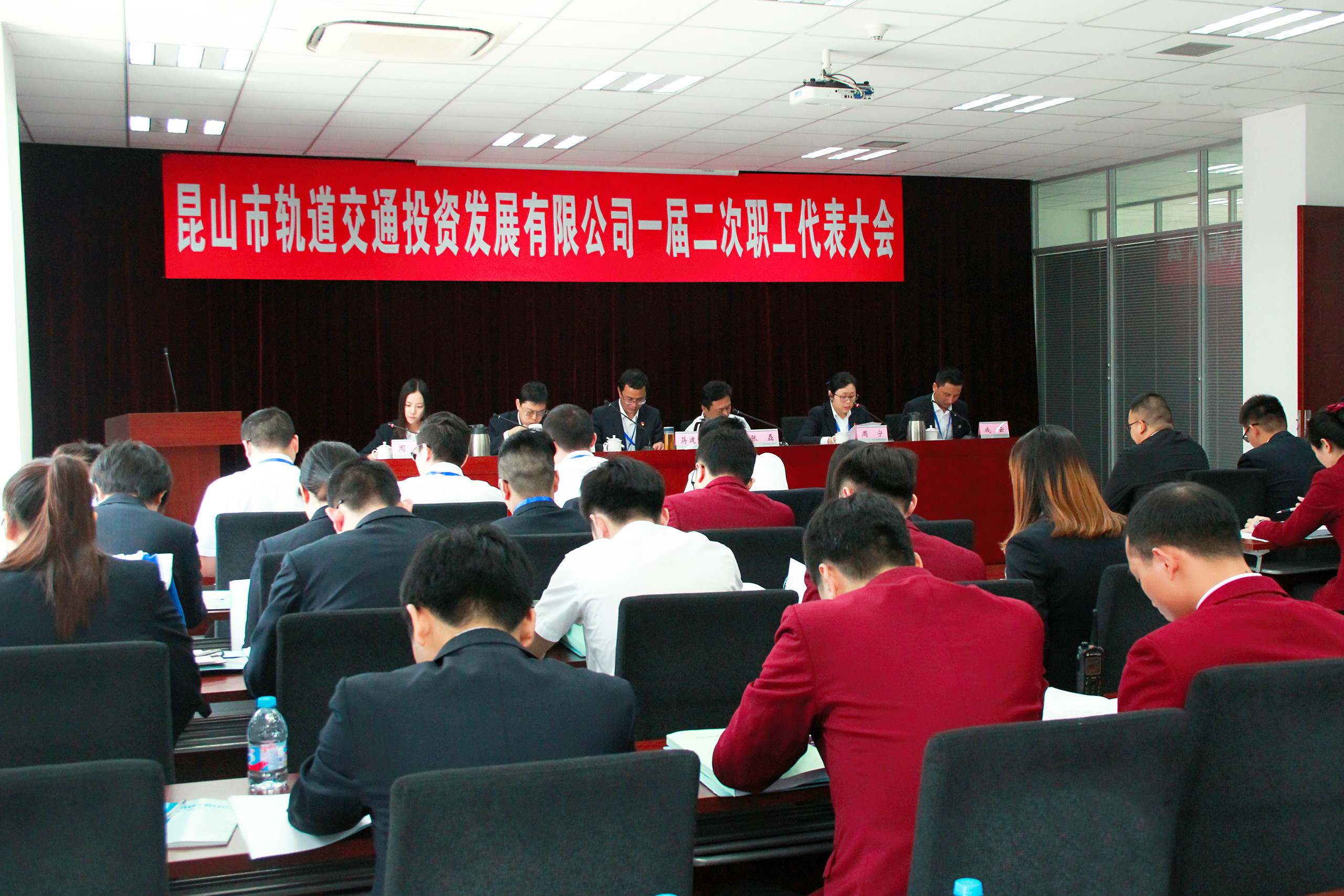 简讯照片-轨道公司顺利召开一届二次职工代表大会.JPG 简讯照片-轨道公司顺利召开一届二次职工代表大会.JPG