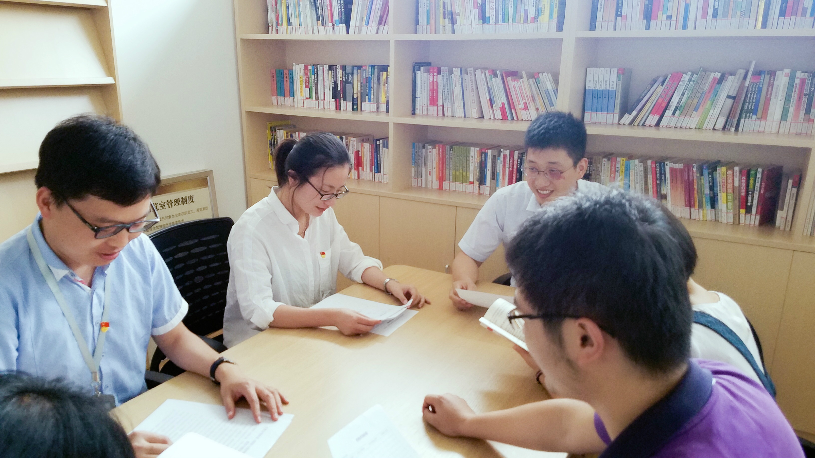 工程公司读书交流会.JPG 工程公司读书交流会.JPG