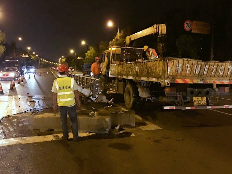 312道路抢修.jpg