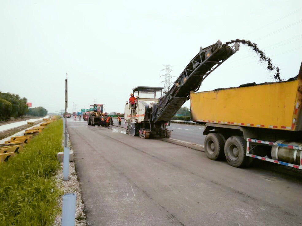 互通第四阶段道路拼宽.jpg 互通第四阶段道路拼宽.jpg