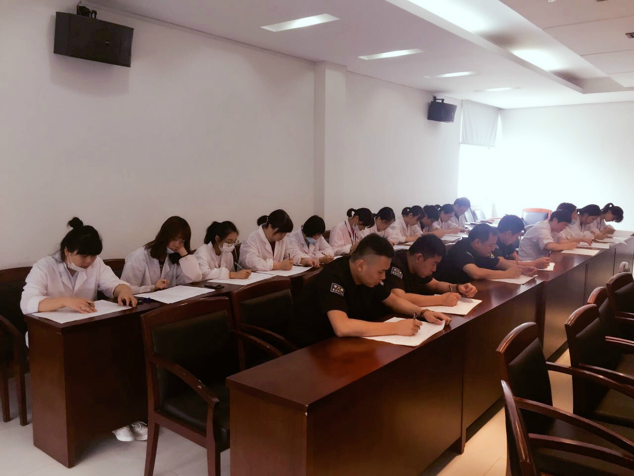 守押公司开展安全知识考试.jpg