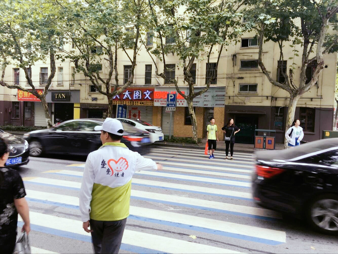出租车分公司组织开展“礼让斑马线”活动.jpg 出租车分公司组织开展“礼让斑马线”活动.jpg