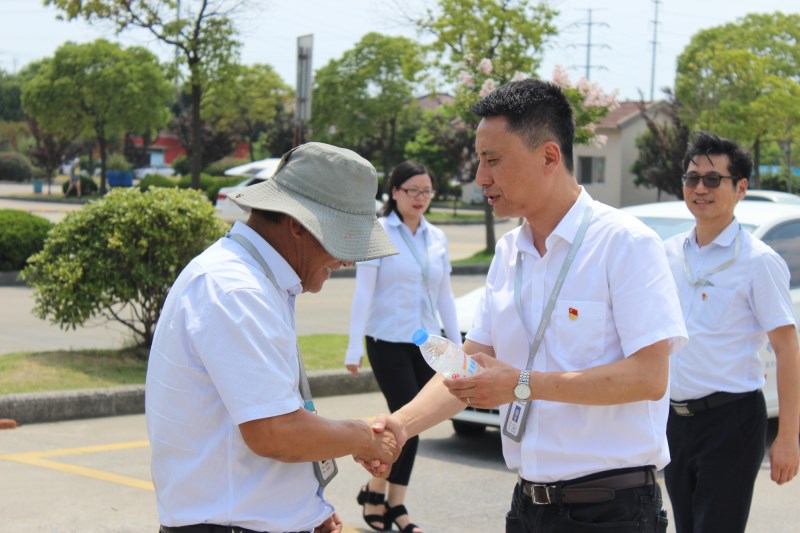 简讯—盛夏里送去清凉，亲切关怀滋润心田—驾培中心_副本.jpg