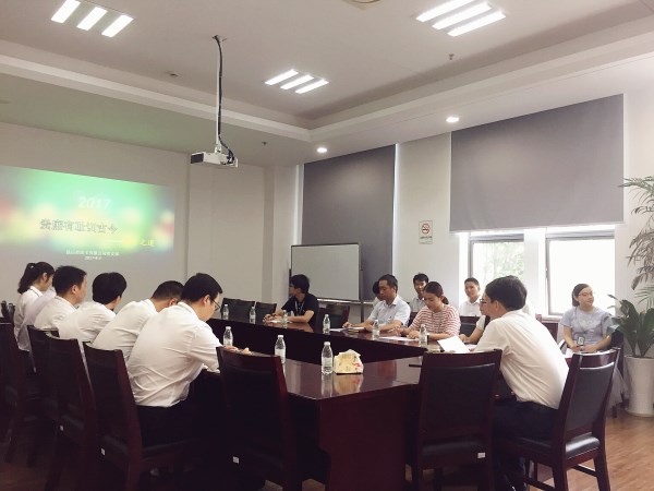 简讯-市民卡公司开展创意党课-交发集团_副本.jpg 简讯-市民卡公司开展创意党课-交发集团_副本.jpg