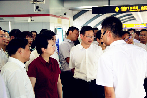 简讯照片-嘉兴市嘉善县党政代表团一行莅临参观轨道公司_副本.jpg