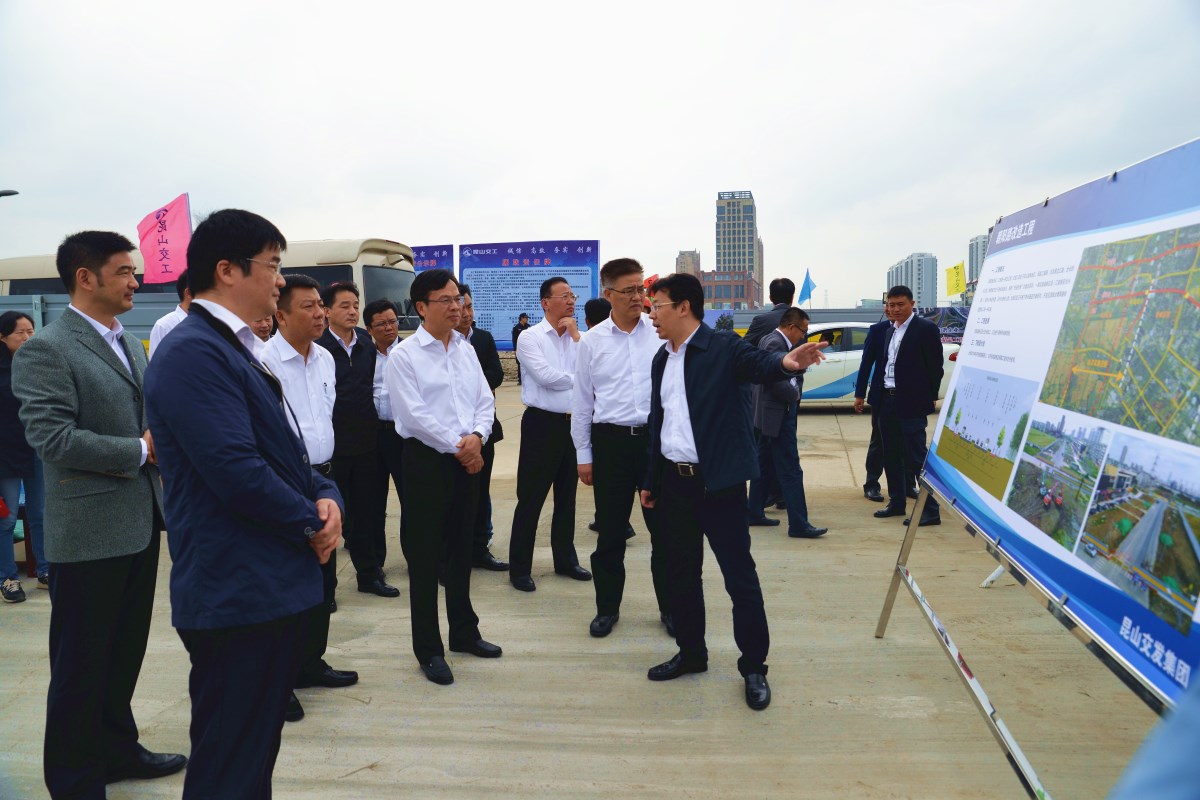 市领导督查朝阳路改造工程.JPG 市领导督查朝阳路改造工程.JPG