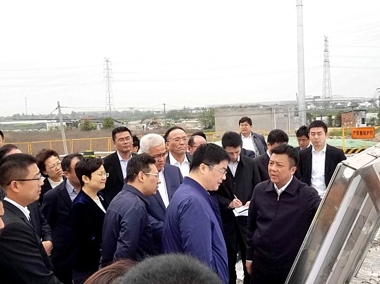 杜书记视察锦淀公路对接崧泽大桥项目3_副本.jpg