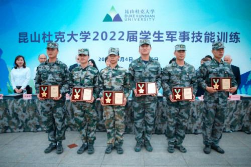 保安公司组织开展杜克大学2022届学生军训汇报表演暨表彰总结大会2.jpg 保安公司组织开展杜克大学2022届学生军训汇报表演暨表彰总结大会2.jpg