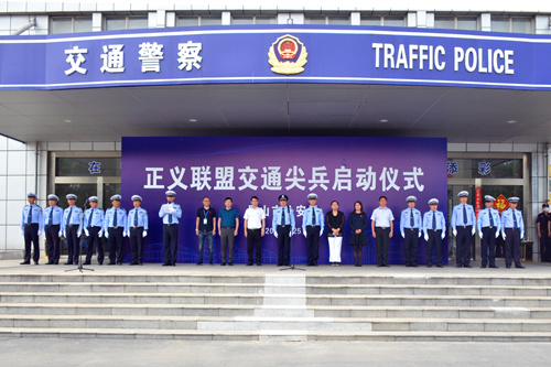 保安公司参加“正义联盟·交通尖兵”启动仪式_副本.jpg 保安公司参加“正义联盟·交通尖兵”启动仪式_副本.jpg