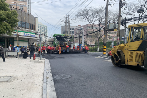 南北后街路面面层改造顺利完成2_副本.jpg 南北后街路面面层改造顺利完成2_副本.jpg