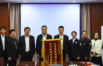 圆满完成急救转运任务 昆山公交再收“战疫”感谢状_副本.png 圆满完成急救转运任务 昆山公交再收“战疫”感谢状_副本.png
