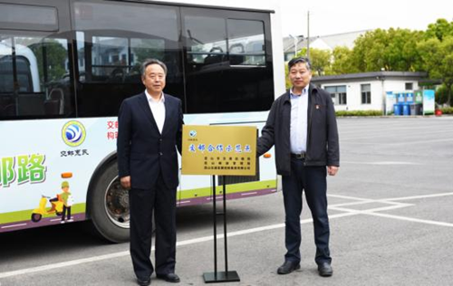 “公交快递”正式上线 昆山开通首条公交示范邮路_副本.png