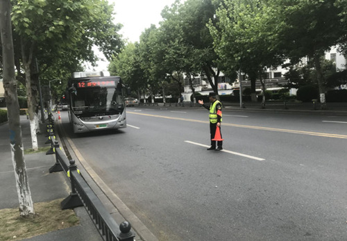 加强场地管理维护秩序 确保市民安全出行_副本.jpg 加强场地管理维护秩序 确保市民安全出行_副本.jpg