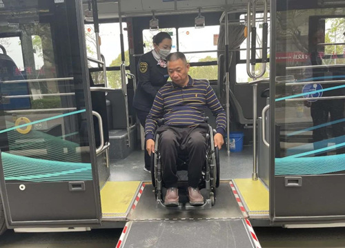 与爱同行 一路相伴_副本.jpg 与爱同行 一路相伴_副本.jpg