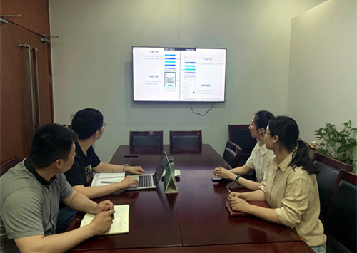 市民卡公司推出 “一业一证”服务_副本.jpg 市民卡公司推出 “一业一证”服务_副本.jpg