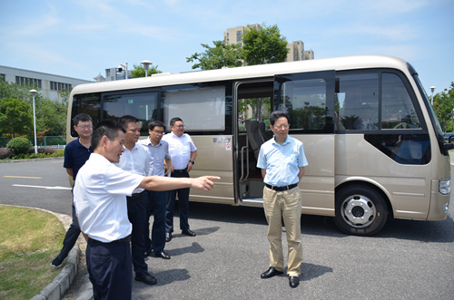 省住房城乡建设厅领导至安保公司调研停车管理工作_副本.jpg 省住房城乡建设厅领导至安保公司调研停车管理工作_副本.jpg