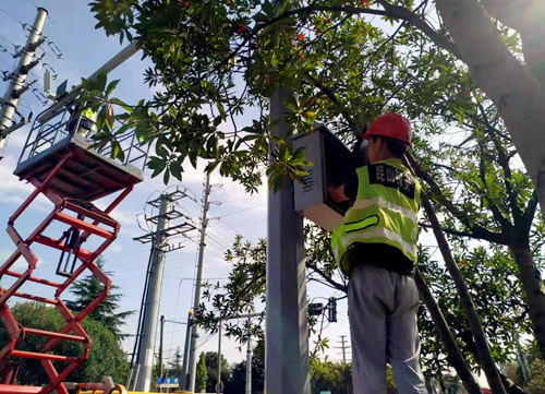 安保公司保安智能公司维护道路安全 助力中秋出行_副本.jpg 安保公司保安智能公司维护道路安全 助力中秋出行_副本.jpg