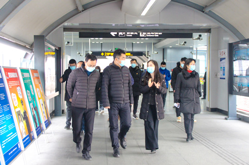 3.严把节前“安全关” 交发集团开展冬季安全检查_副本.jpg 3.严把节前“安全关” 交发集团开展冬季安全检查_副本.jpg